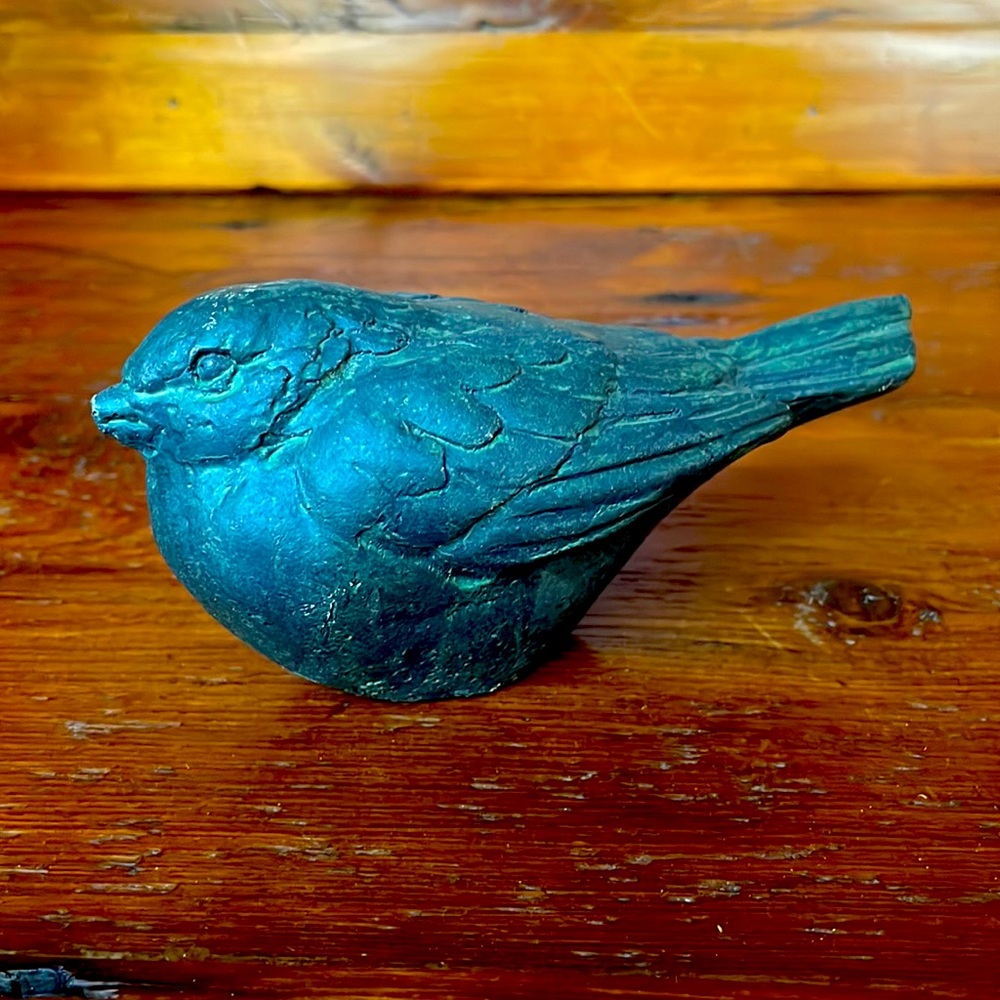 🐦 Vintage Bird Statue